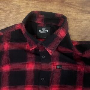 Hollister Red & Black Plaid Short Sleeve Button-Up Flannel Shirt